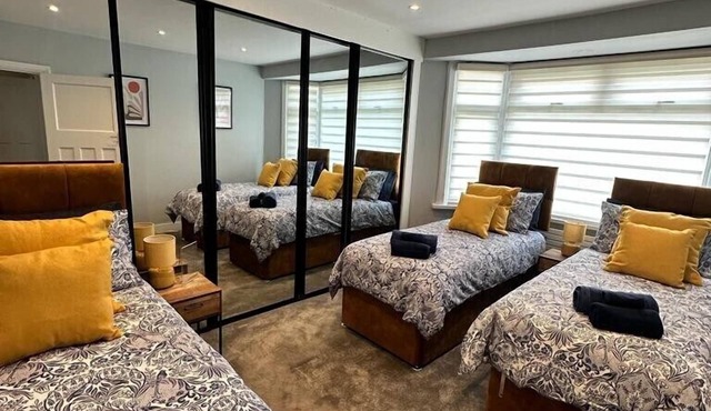 Luxury Business Base With Pool Table And Hot Tub