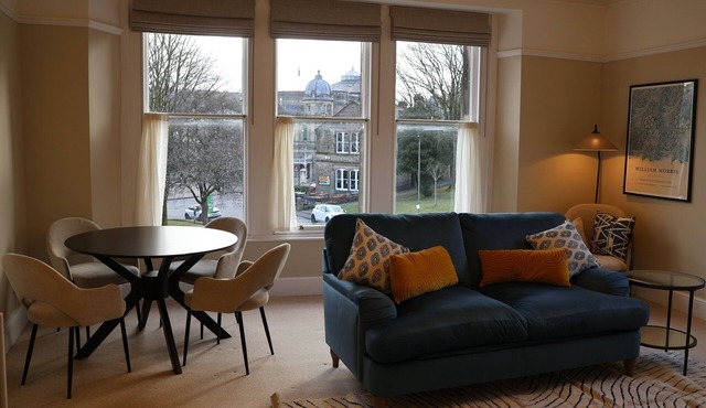 Luxury Buxton Apartment Seconds from Opera House, Pavilion Gardens & Dome