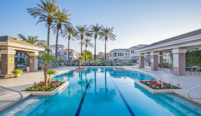 Luxury by the Kierland Commons! Heated Pool & Spa, Golf Views, Upgraded Unit!
