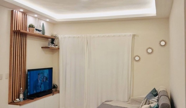 Luxury Coastal 2bed & 1 bath beach condo 5min walk to beach and restaurants.