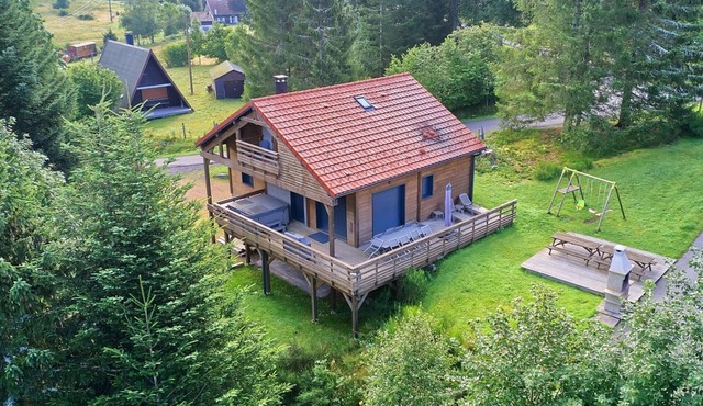 Luxury Chalet with Spa, Near Ski Resorts, Sleeps 8