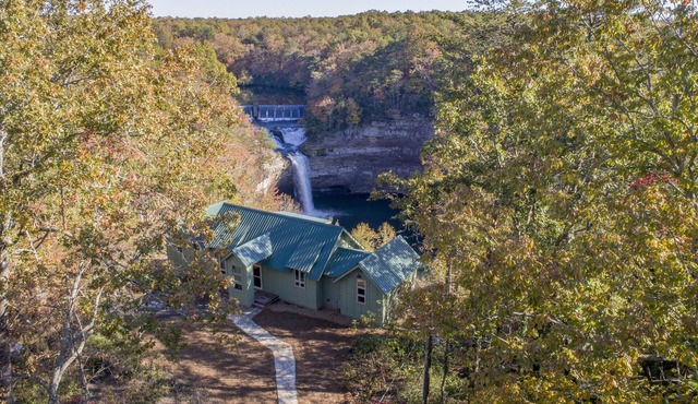 Luxury cabin above Desoto Falls in Mentone,AL; Central Time See “Overview”