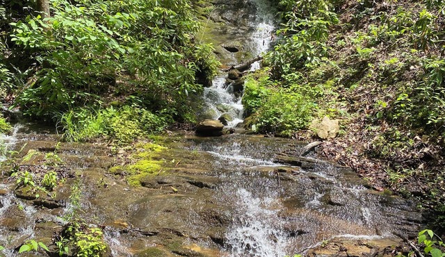 Luxury cabin at an affordable price with waterfall!