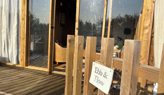 Luxury Cabin Coastal Luxury: with Private Deck - Ebb & Flow Getaway