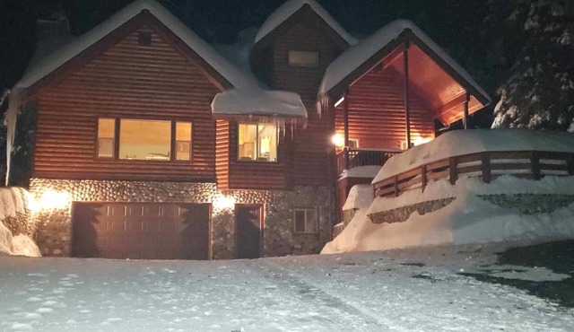 Luxury Cabin East Village walking distance to town