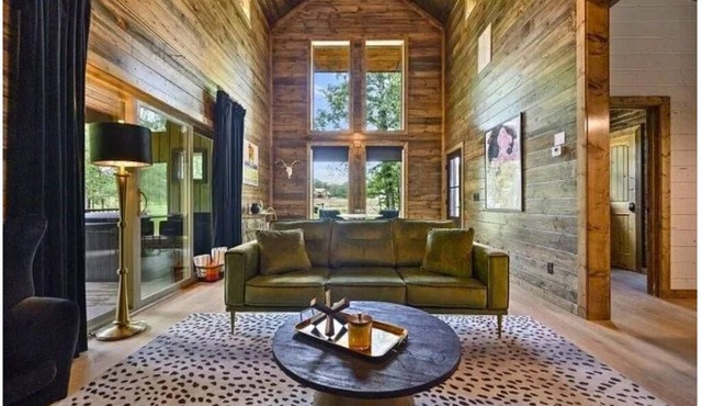 Luxury Cabin for Couples + Hot Tub + Fire Pit