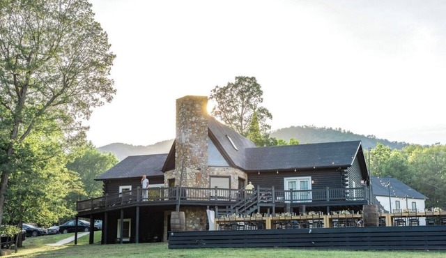 Luxury Cabin Getaway in the Blue Ridge Mountains