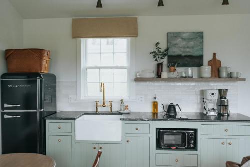 Luxury Cabin getaway with hot tub and stunning views