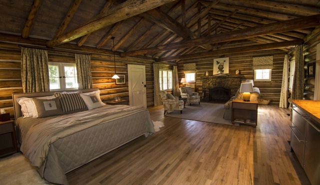 Luxury Cabin, Glamping Barn & Tipi, 1/3 mi creek, trout pond & swimming hole