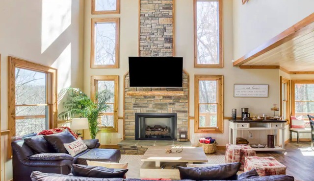 Luxury Cabin in Blue Ridge Mountain 4- bedroom 2- primary bedrooms with en suite