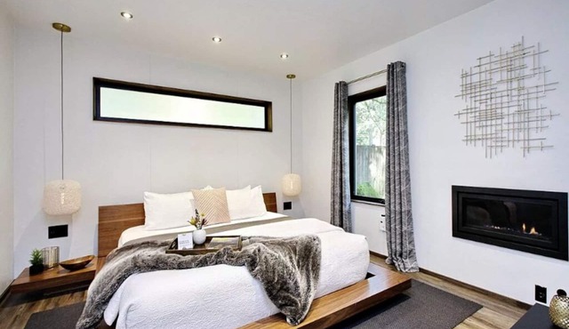 Luxury Cabin in the Woods With Hot Tub near creek