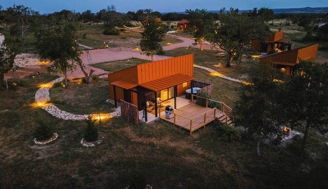 Luxury cabin in the center of the Texas Wine Country; large private porch w/hot tub, gas grill and fire pit; pet friendly