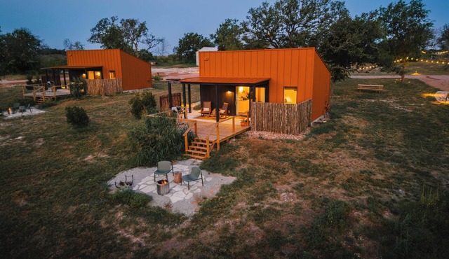 Luxury cabin in the center of the Texas Wine Country; large private porch w/hot tub, gas grill and fire pit; pet friendly