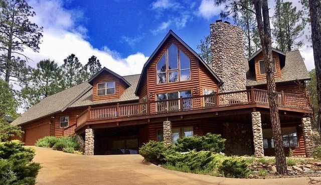 Luxury Cabin Living - Tall Forest Pines Just 1.5 hrs from Scottsdale