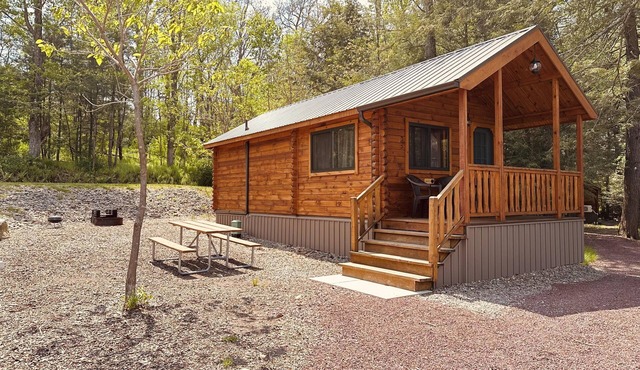 Luxury Cabin - Located at Lakewood Park Campground Firepit/Fireplace/Private Bathroom/Lake access