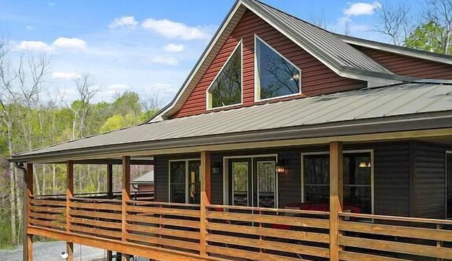 Luxury Cabin mins to Raystown Lake; Firepit, Basketball Court, Arcade