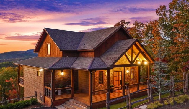 Luxury Cabin - Mountain Views, Pool Table, Hot Tub