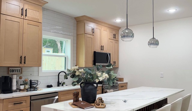 Luxury Cabin Near Lake Hartwell –Pet-friendly, FirePlace/3 bedroom & playground