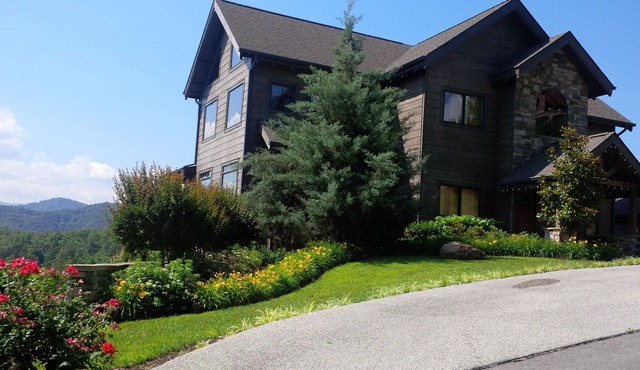 Luxury Cabin On 1 Acre With Great Views In Gated Subdivision