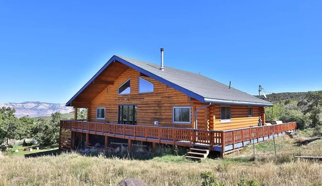 Luxury Cabin on 20 Acres with Mountain Views