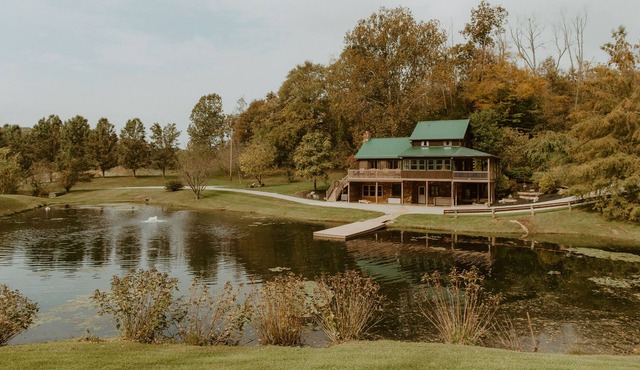 Luxury cabin on 55 private acres! Family friendly w/ hot tub, game room, hiking!