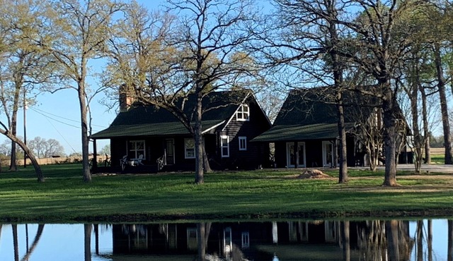 Luxury Cabin on 9.5acres, ready for your gatherings and retreats!