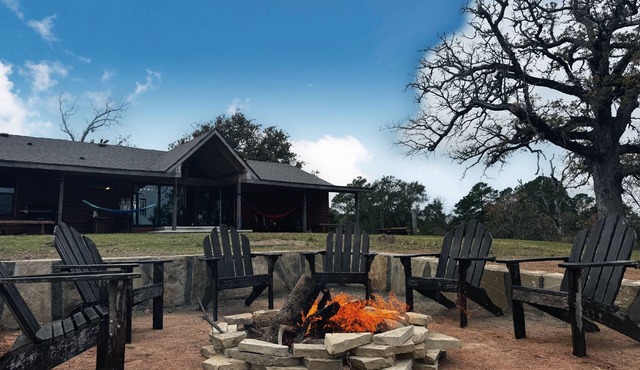 Luxury Cabin on Private Lake - Rustic Elegance - ATV’s, Canoes, Fire Pit, Skeet