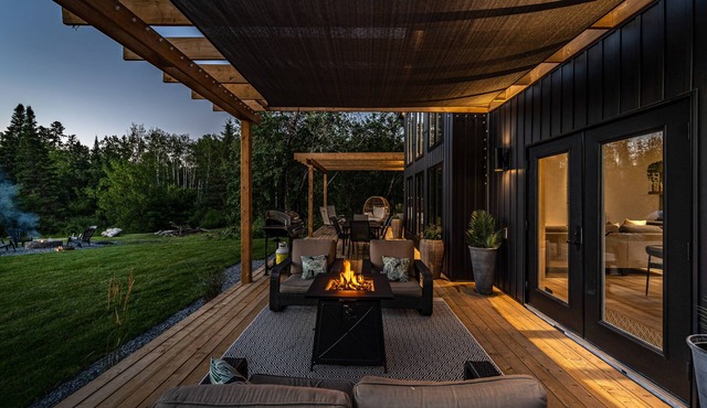 Luxury Cabin on the creek, with sauna, in Lac Du Bonnet, Manitoba (sleeps 8)