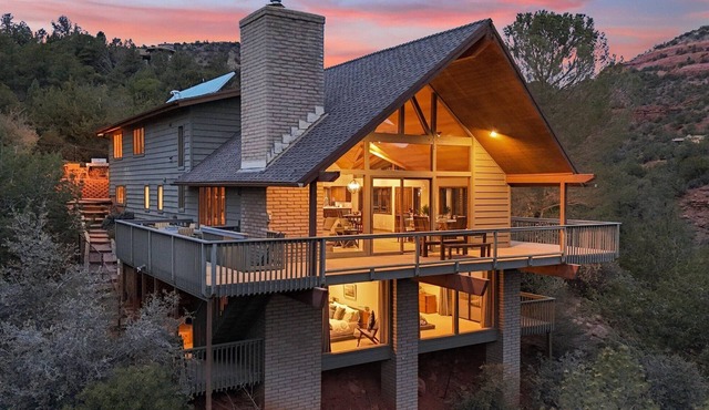 Luxury Cabin on the Creek with Red Rocks View