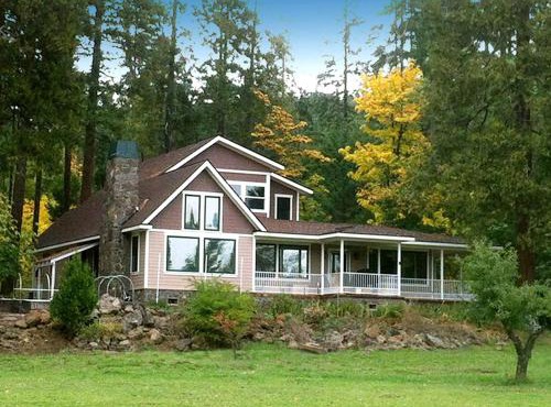 Luxury Cabin Rental in the Cascade Mountains near Crater Lake, Southern Oregon