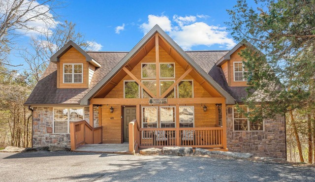 Luxury Cabin + Resort Pools + Close to SDC