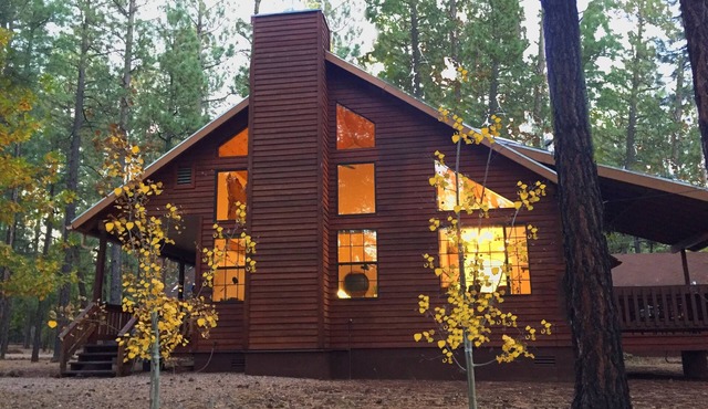 Luxury Cabin Retreat with Hot Tub on Spacious Wooded Lot