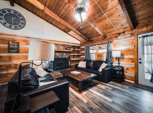 Luxury Cabin Sleeps 8 With Hot Tub Near Douglas Lake