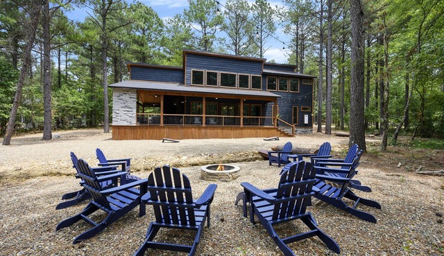Luxury Cabin- Sleeps 12- Hot Tub- ATV Trails- Huge Patio- Family & Dog Friendly