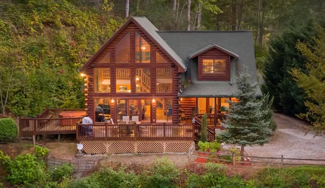 LUXURY CABIN, SPECTACULAR VIEW, HOT TUB, FIREPIT, PRIVACY, FIREPLACE, JACUZZI n