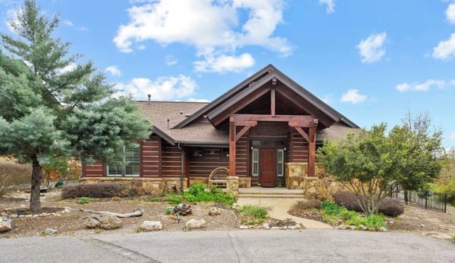 Luxury Cabin style home on Lake Travis' Northshore