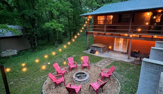 Luxury Cabin @ Table Rock Lake - Private & Serene! Minutes from the Attractions!