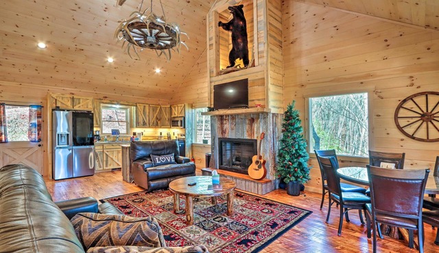 Luxury Cabin Vacation Rental in Mineral Bluff