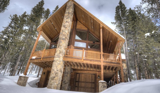 Luxury Cabin - views, location, perfect for families, 4 miles from Breckenridge