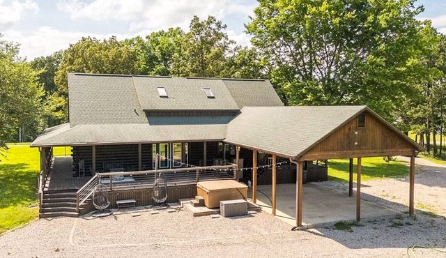 Luxury Cabin - views, pond, 56 acres - Sleep 10+