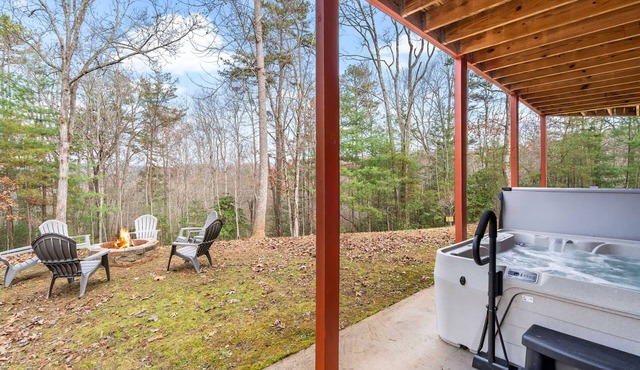Luxury Cabin w/New Spa, Game Room & Firepit