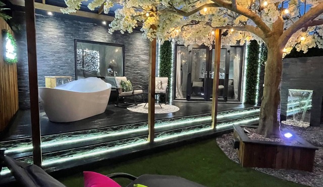 Luxury Cabin w/Outdoor Bath & Private Garden - Blossom Cabin dog friendly.