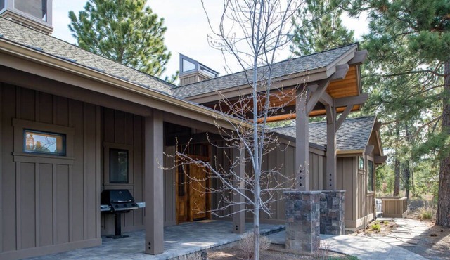 Luxury Cabin with Access to Forest House