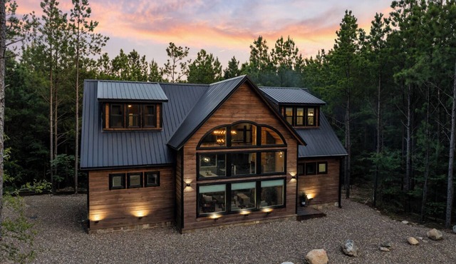 Luxury cabin with Barrel Sauna, Pet- Friendly