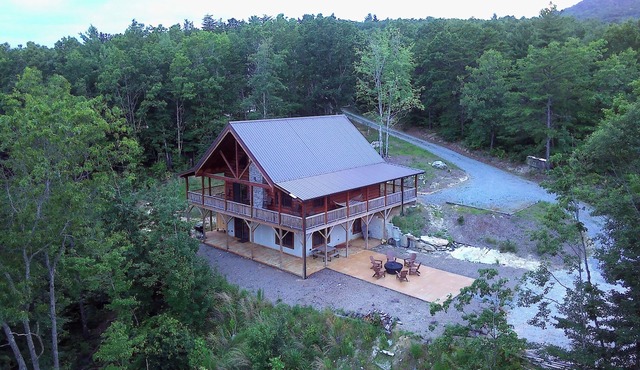 Luxury Cabin with Hiking, Kayaks & Paddle Boards. Mountain Views near Lake James