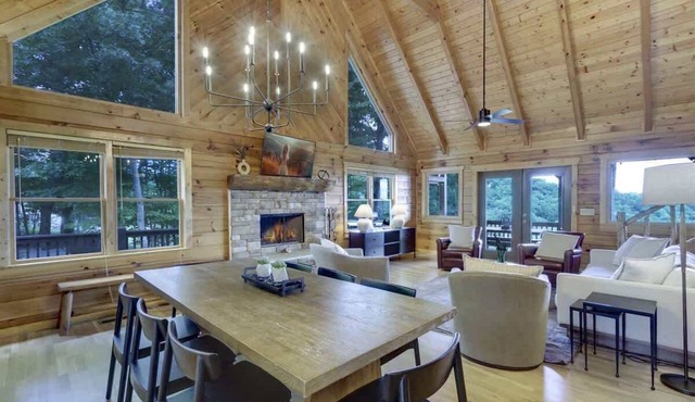 Luxury Cabin with Hot Tub & Lake Views