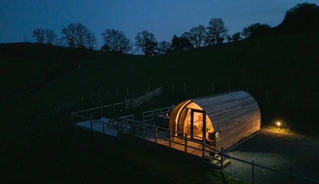 Luxury Cabin with Hot Tub in the Welsh Countryside
