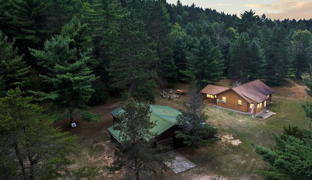 Luxury Cabin with Hot Tub! Private 10 Acres, Heated game room, Hiking/ORV Trails