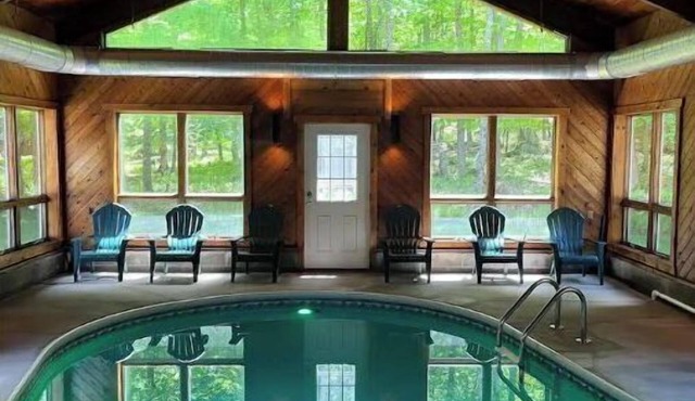 Luxury Cabin with Indoor Heated SaltWater Pool!