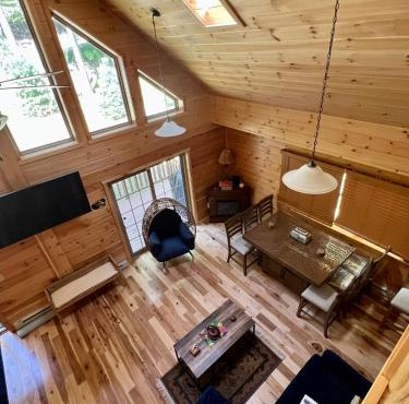 Luxury Cabin with Outdoor HotTub-NEW Construction